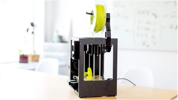 یک پرینتر سه بعدی در حال چاپ